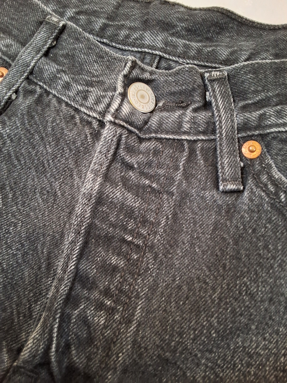 Levi's Womens Gray Straight Jeans Shorts with Signature Back Pocket - Picture 6 of 10